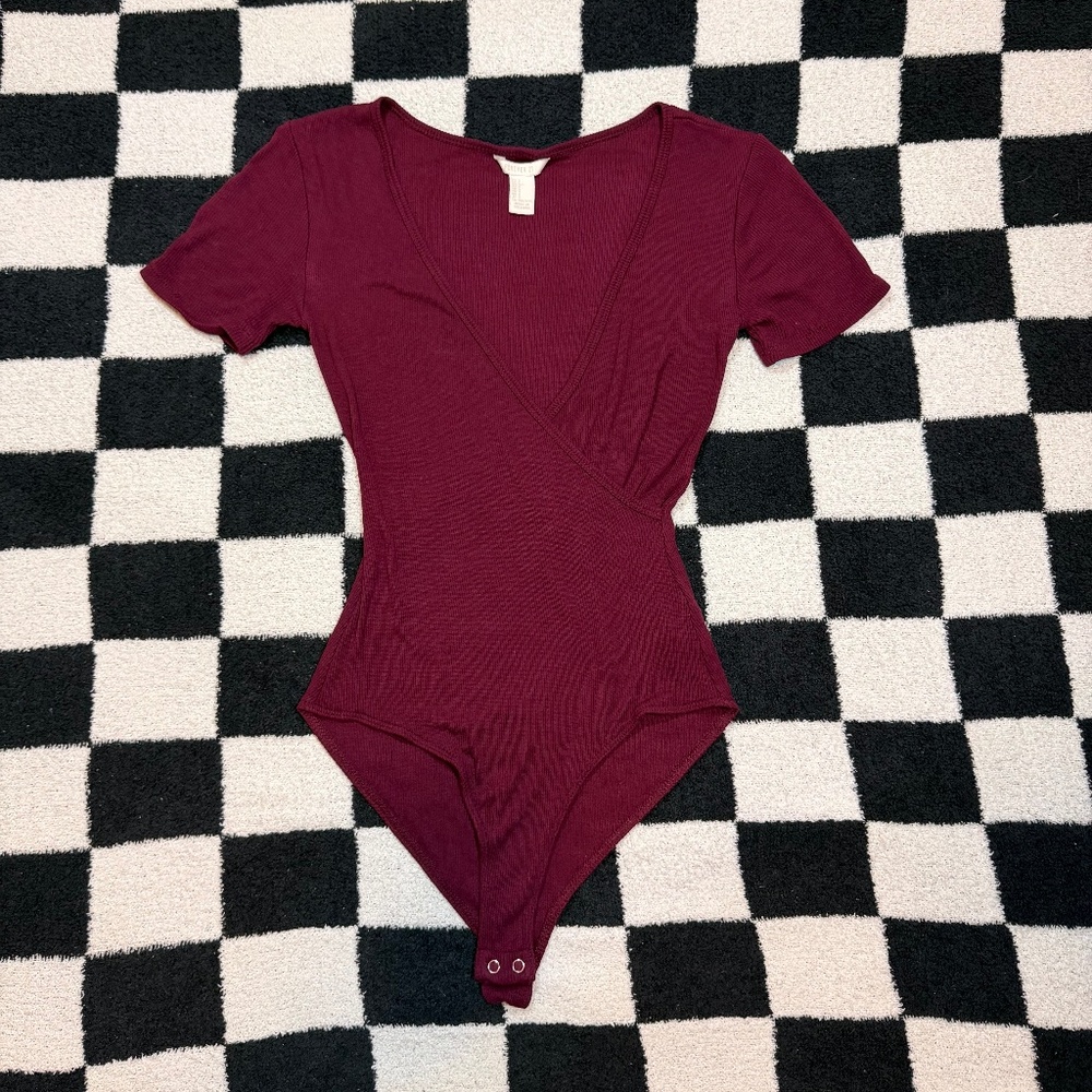 forever 21 maroon short sleeve plunge v neck bodysuit